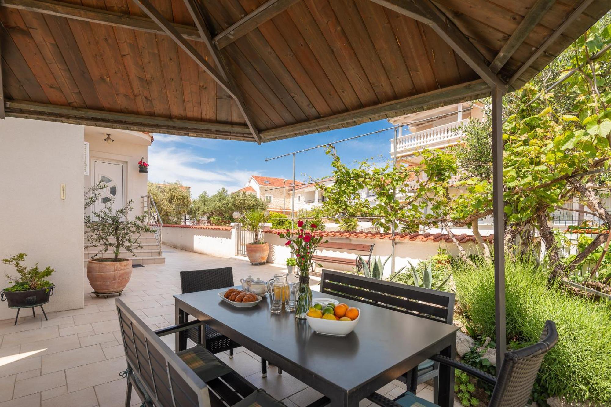 Sea View Apartments Tihi II Vodice Eksteriør bilde