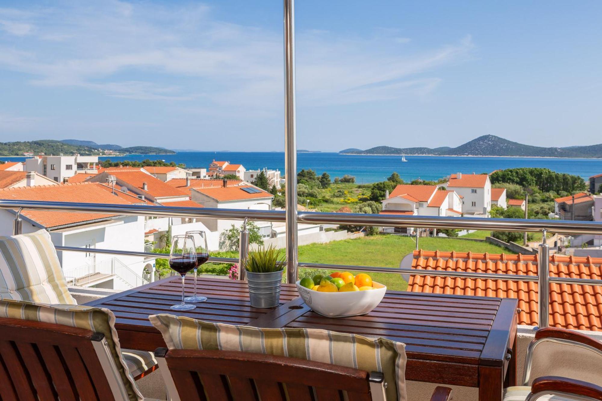 Sea View Apartments Tihi II Vodice Eksteriør bilde